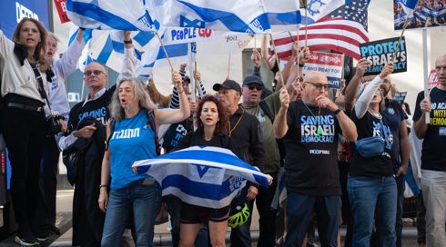 מפגינים התפרצו לראיון עם ארדן בכאן 11