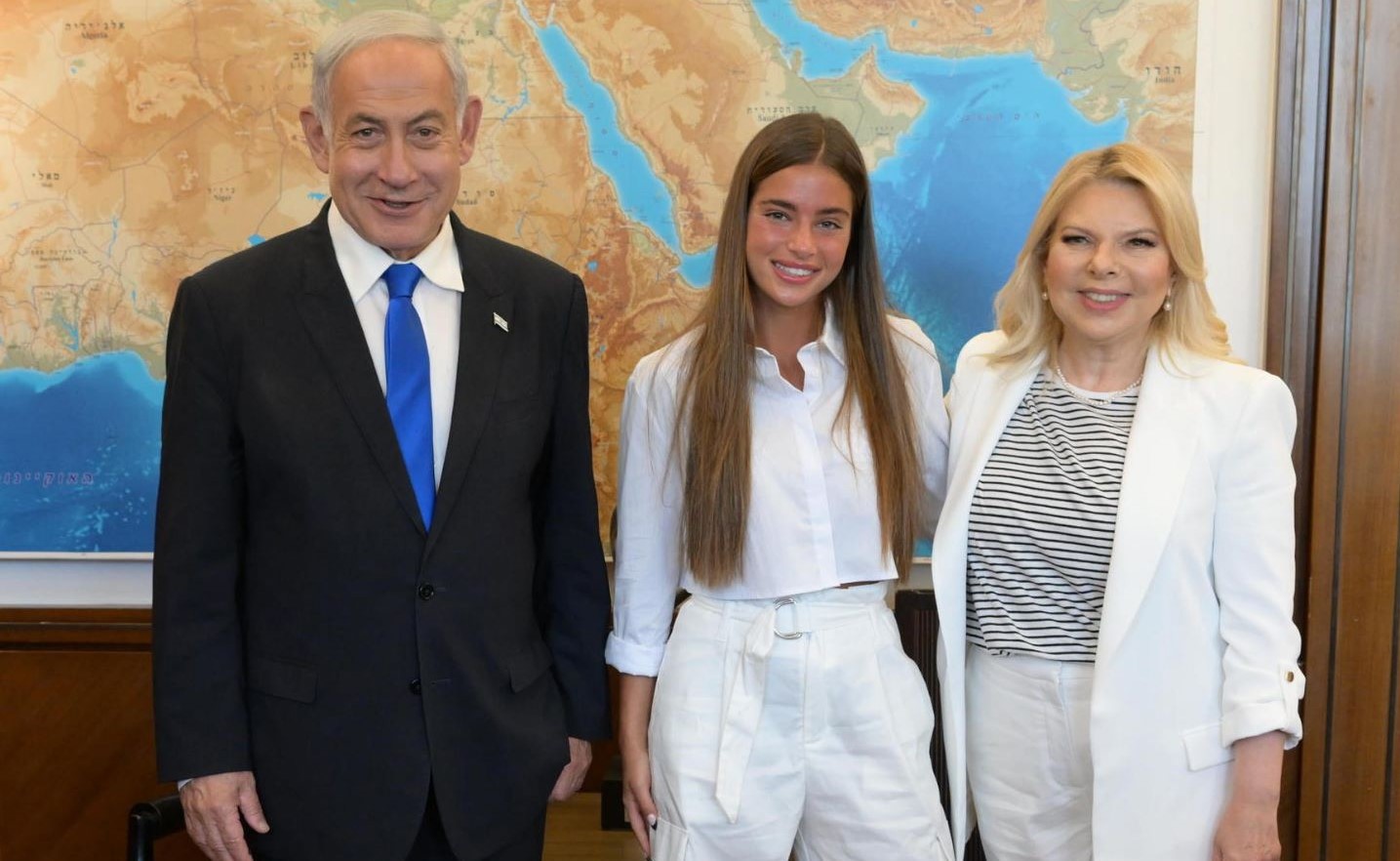 נועה קירל עם ראש הממשלה ורעייתו