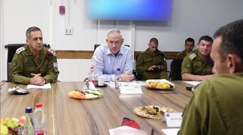 גנץ יגיש הצעת החלטה להקמת ועדת חקירה ממלכתית לרכש הצוללות