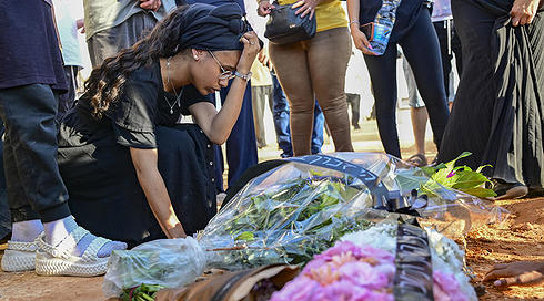 המונים נפרדים מהזמר ישי לוי בלווייה, 07.06.26