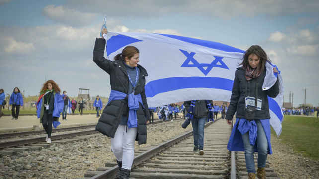 משתתפות במצעד החיים בפולין, באפריל