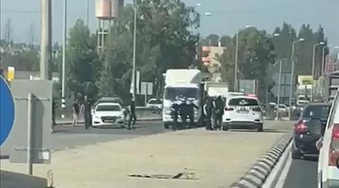 חשד: שני תושבי טייבה ניסו לגנוב נשק של חייל