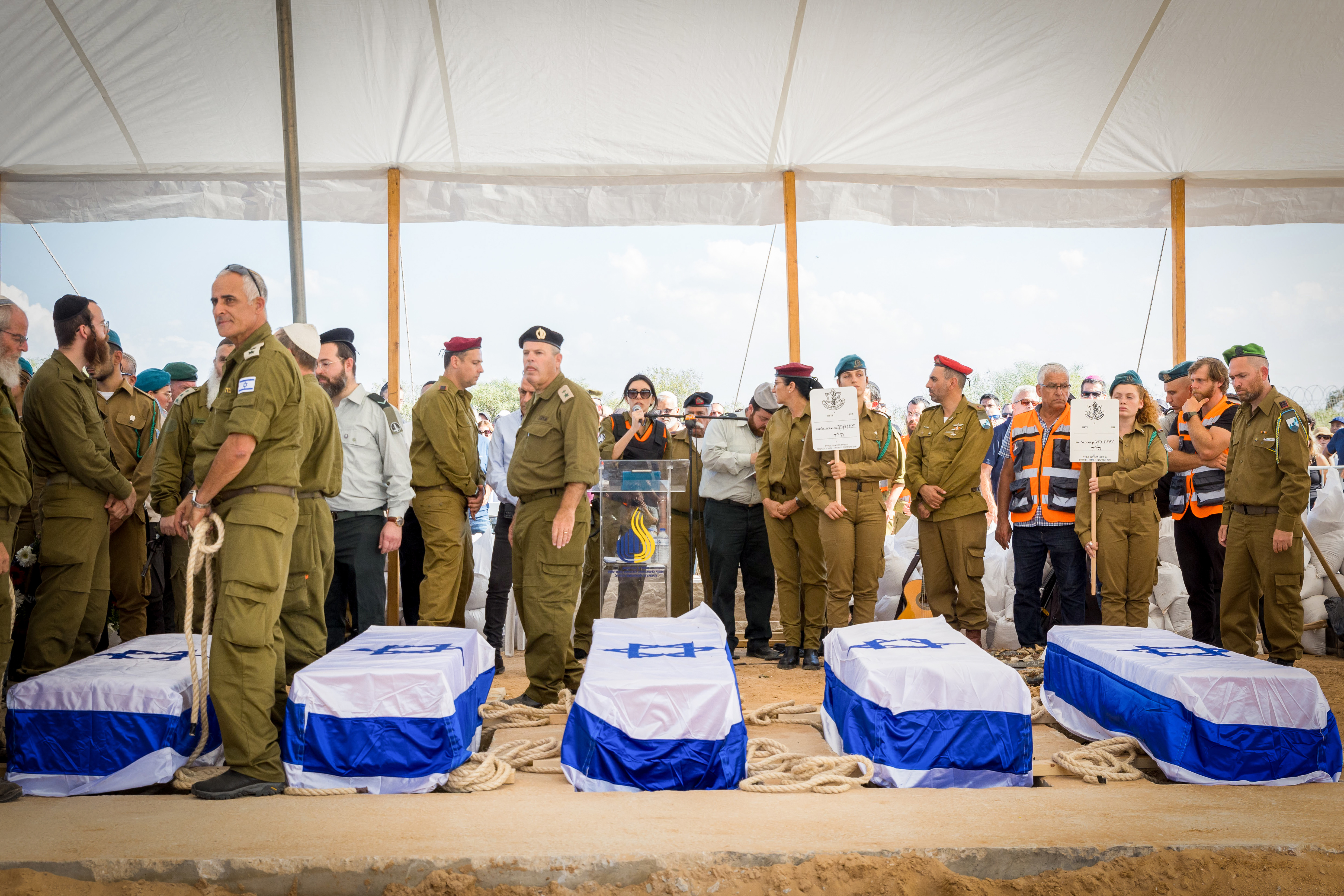 הלווית בני משפחת קוץ