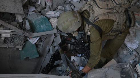 בובות ילדים וקולות בכי במרחב ממולכד: נחשף מארב של חמאס ליד פיר מנהרה | תיעוד