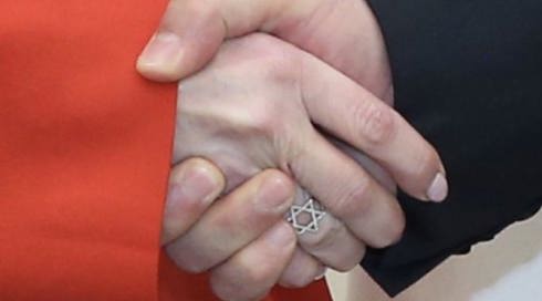 הטבעת שעוררה סערה: ביקור שליחת ממשל טראמפ בלבנון