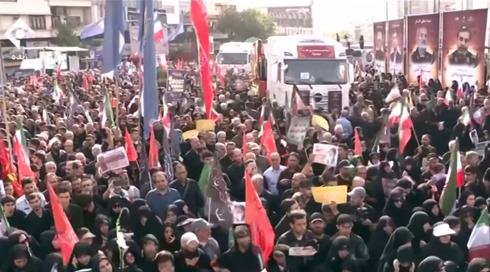 הלווית הענק בטהראן - למפקדי משמרות המהפכה שחוסלו בידי צה"ל