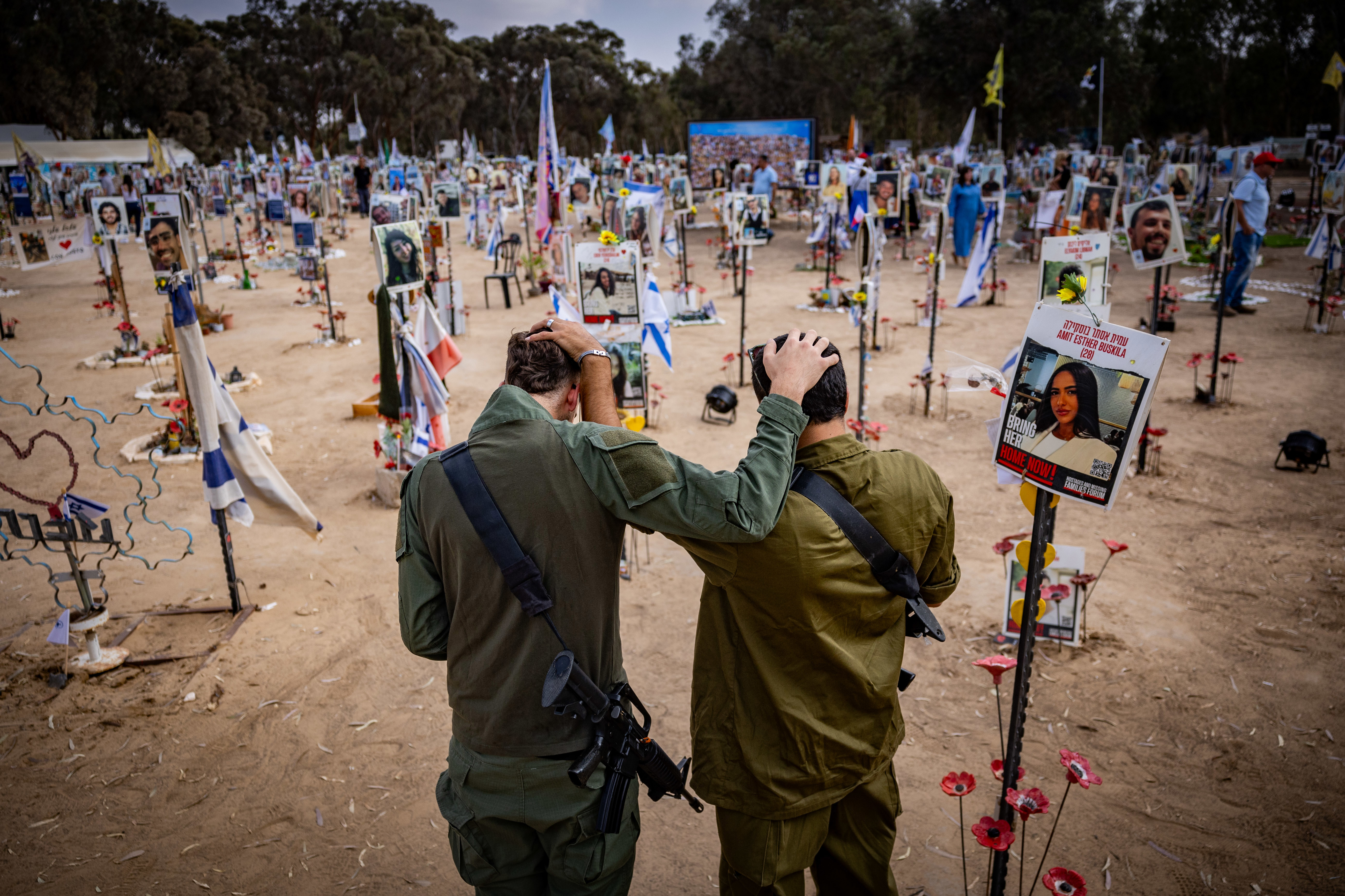 החיילים זוכרים את הנרצחים ב"נובה"