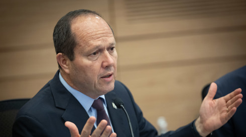 ניר ברקת על מעורבות אחיו ב"סל של המדינה": "אין בזה שום פסול"