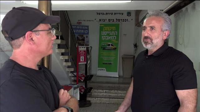 כך מעניש ראש עיריית טירת כרמל את יו"ר האופוזיציה שלו