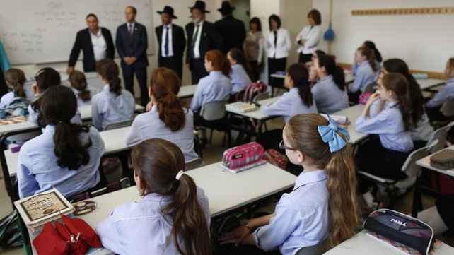 גזענות בסמינרים החרדים, אילוסטרציה