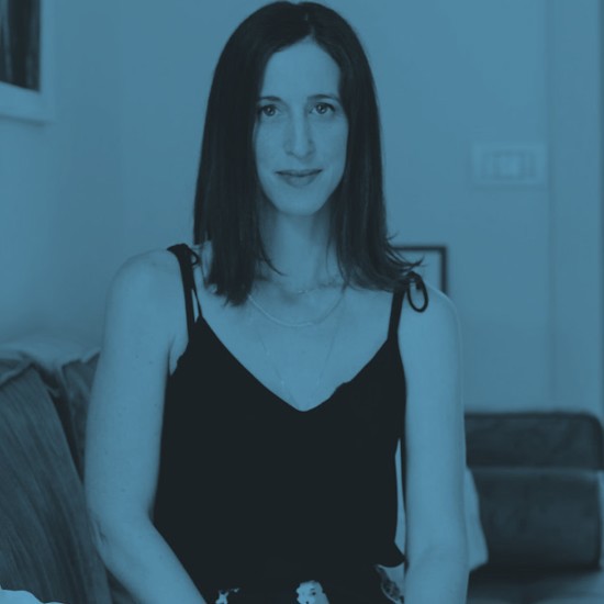 שרי שביט: "מי שרוצה להיות משורר לא יכול להתחמק מלגעת בגרעין הקשה של הדברים"