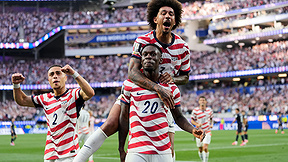 בולוגון חוגג עם ריצ'רדס ומקיני