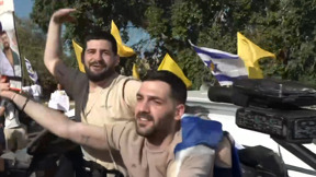 עכשיו בבית: שורדי שבי השתחררו מבית החולים והתקבלו בבתיהם בחגיגות
