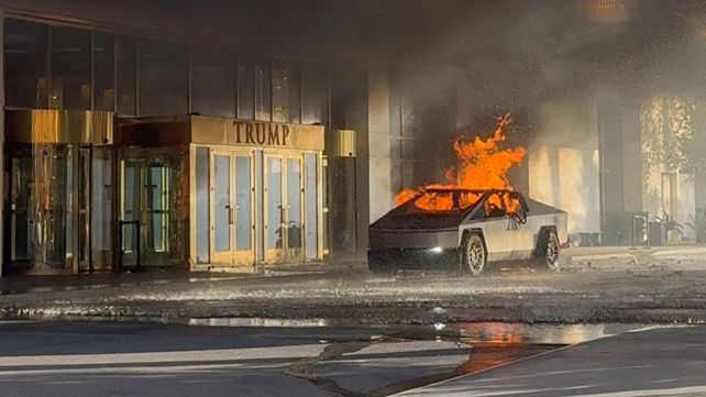 טסלה התפוצצה ליד מגדל טראמפ 