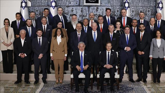 הממשלה ה-37 בתמונה המסורתית בבית הנשיא