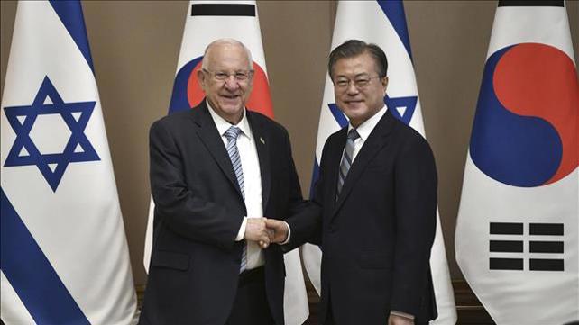 נשיא דרום קוריאה מון ג'יאה-אין וראובן ריבלין בחודש יולי 2019 בסיאול