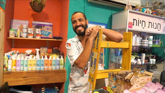 עסקים כרגיל, אסף שרם
