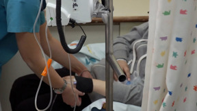 "מכת השפעת מחמירה | הישראלים נוהרים למתחמי החיסונים – 12 ילדים מאושפזים בטיפול נמרץ "