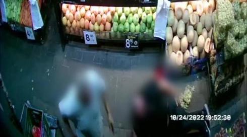 תיעוד: בזמן שהלקוחות במקום – ניסיון החיסול בחנות בבת ים