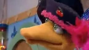 בחצר של פופיק 1 | הכובע של טישה   