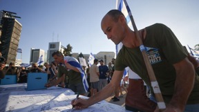 סא"ל במיל' רון שרף, ממובילי "אחים לנשק"