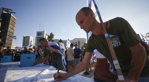 הקפאת שירות המילואים של הקצין הבכיר מ"אחים לנשק" תימשך