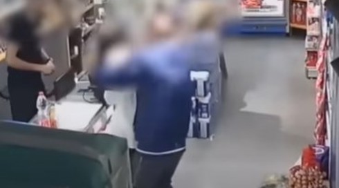 תיעוד: תושב מזרח ירושלים אורב ושודד קשישה בירושלים