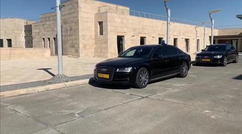 רכבי היוקרה של גנץ | גורמים במשרד רה"מ - "יכול לחסוך כסף ולוותר על גינוני כבוד"