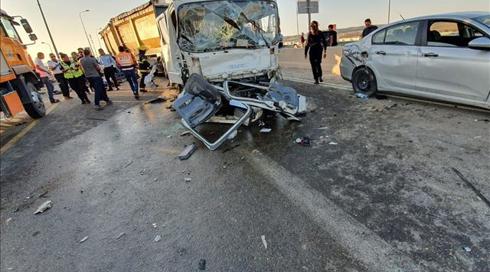 הרוג ושמונה פצועים בתאונה בין כמה כלי רכב ליד צומת שוקת