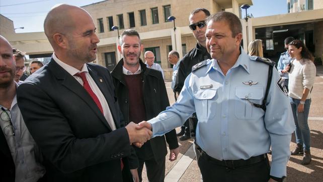 לשידור החי