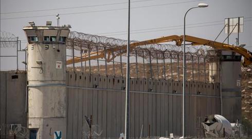 בנקים בגדה שבו וסגרו חשבונות של אסירים ביטחוניים