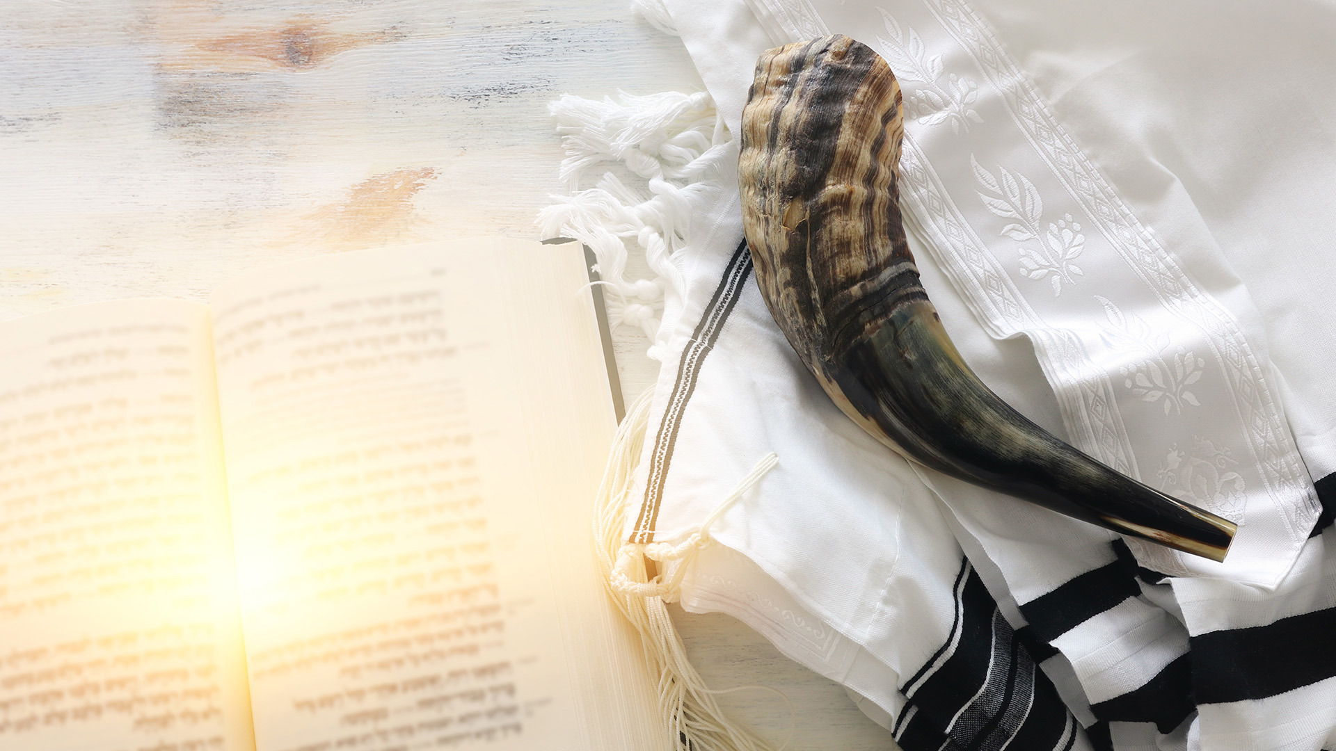 זה הזמן לסלוח, שופר וספר תפילה