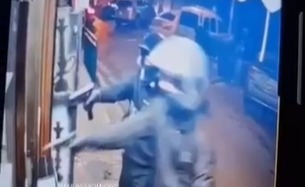 עם נשקים שלופים וקסדות על הראש: תיעוד מהרצח המשולש ברמלה