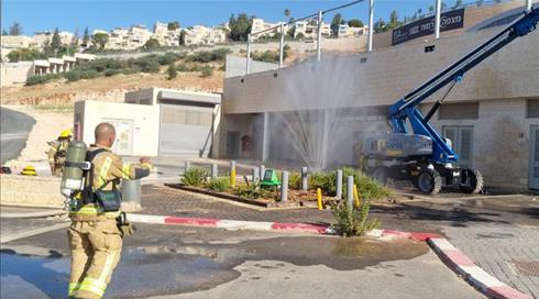 20 רוחצות נפגעו קל משאיפת חומר רעיל בבריכה בירושלים