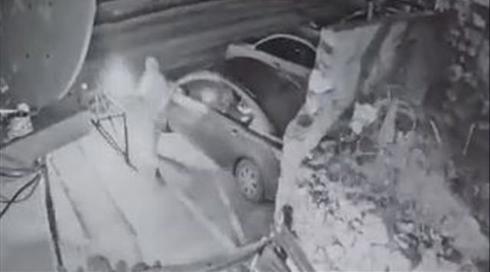 משליכים בקבוקי תבערה ונמלטים: תיעוד הצתת בית המשפחה היהודית בשייח ג'ראח