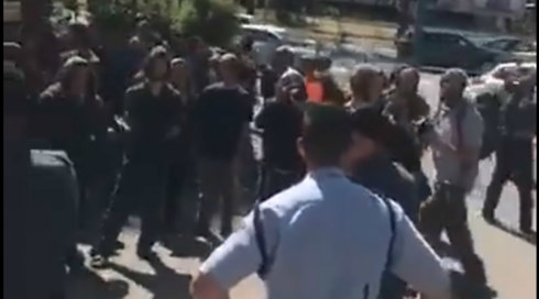 "אין עלי, עלי נשרף": פעילי ימין נגד סב משפחת דוואבשה