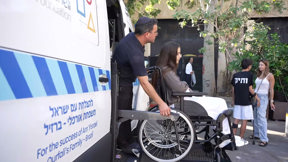 לנסוע לסופר, לחברים - ולראות את הים: האמבולנס שעוזר ללוחמים שנפצעו