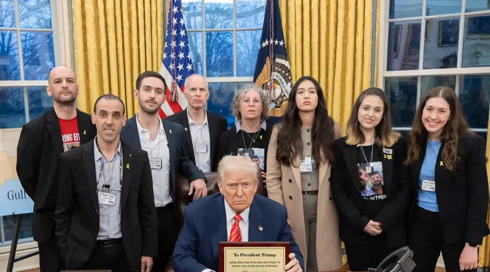 "אלוהים שלח אותך לעזור לנו": שורדי השבי סיפרו לטראמפ על החוויות הקשות