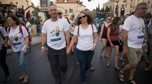 הוריה של שירה בנקי ומייסד עמותת שלווה נבחרו להדליק משואה ביום העצמאות