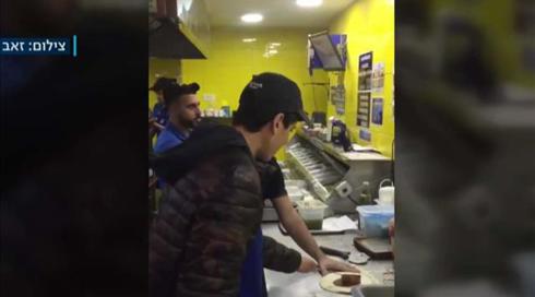 הפיצה שכבשה את הרשת - מנהל הסניף מספר: "לאנשים אין סבלנות"