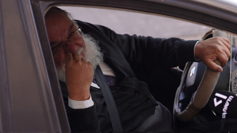 הרחוב החרדי בוער: מה חושבים השכנים של ח״כ בן צור על חוק הגיוס?