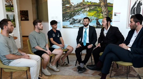 "זו מצווה להתגייס": החרדים והמילואימניקים שנפגשו כדי לדבר על חוק הגיוס