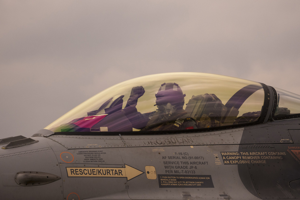 טייס טורקי במטוס F-16
