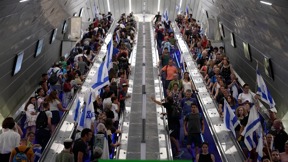 מפגינים ברכבת בירושלים