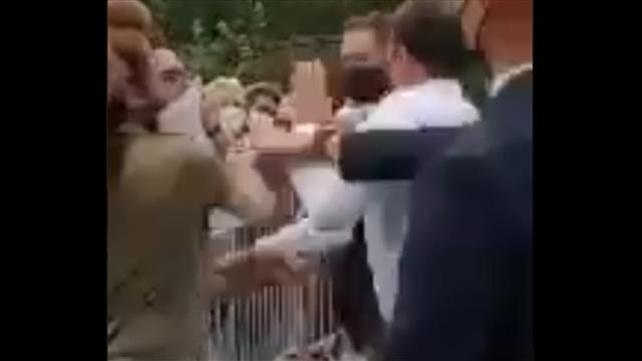 אדם סוטר לנשיא צרפת עמנואל מקרון