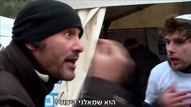 האוהל של גדעון סער מחוץ לקלפי בירושלים