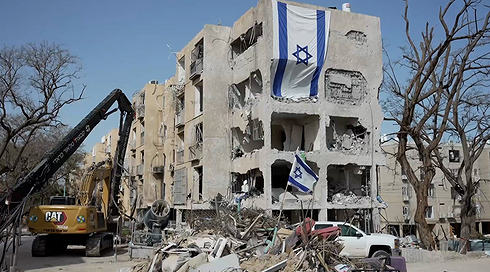 ישראלים רבים נותרו בלי בית: איך ייראה שיקום הזירות שנפגעו מהירי מאיראן?