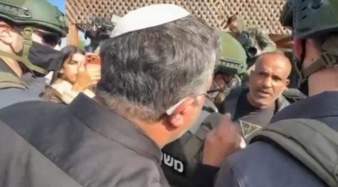 "יהיה פה שקט? אתה הצגה של טיקטוק": בן גביר התעמת עם תושבים בתראבין