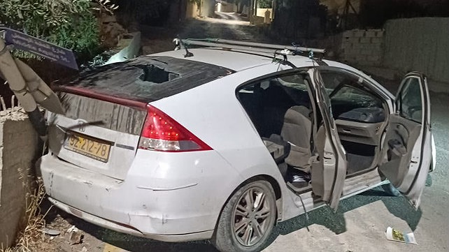 רכב של אזרחים ישראלים שהותקף וננטש ליד הכפר הפלסטיני מוחמאס, 2.7.26
