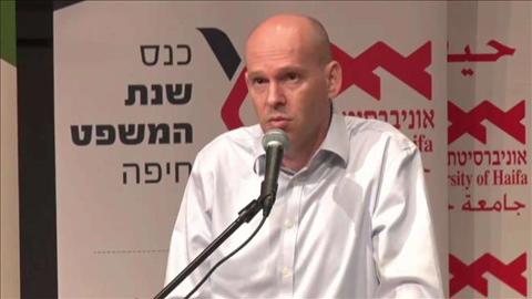 תמר אלמוג//הבעיה של הפרקליטות